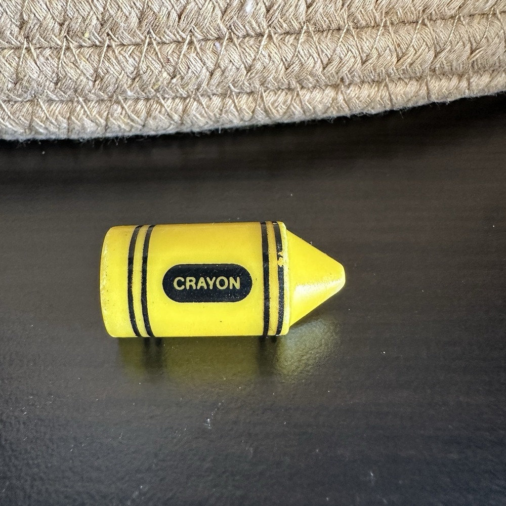 Vintage Avon‎ Plastic Crayon Pin Brooch Yellow Teacher Gift Kindergarten